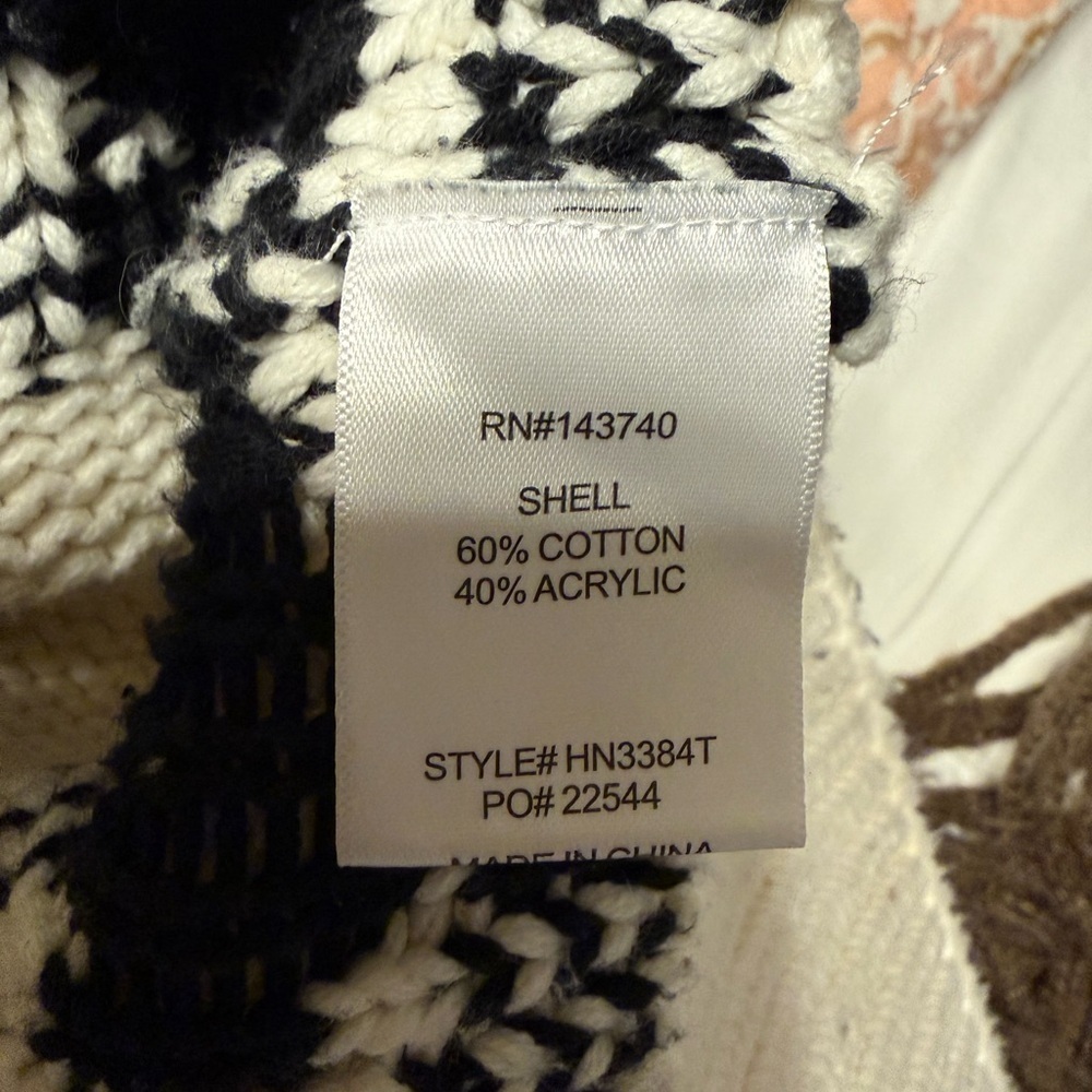 Vici Black and White Patterned V-Neck Sweater - Picture 7 of 8